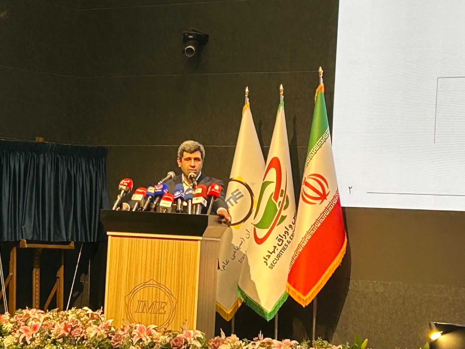 6f4b1d39-e89e-426b-af76-01d7a1433163