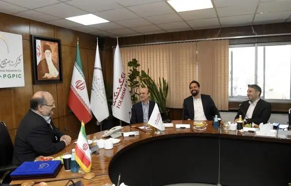 هلدینگ خلیج‌فارس و بانک گردشگری، تفاهم‌نامه همکاری امضا کردند

