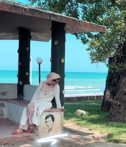 عکس یادگاری الناز شاکردوست با تصویری از بهروز وثوقی + عکس