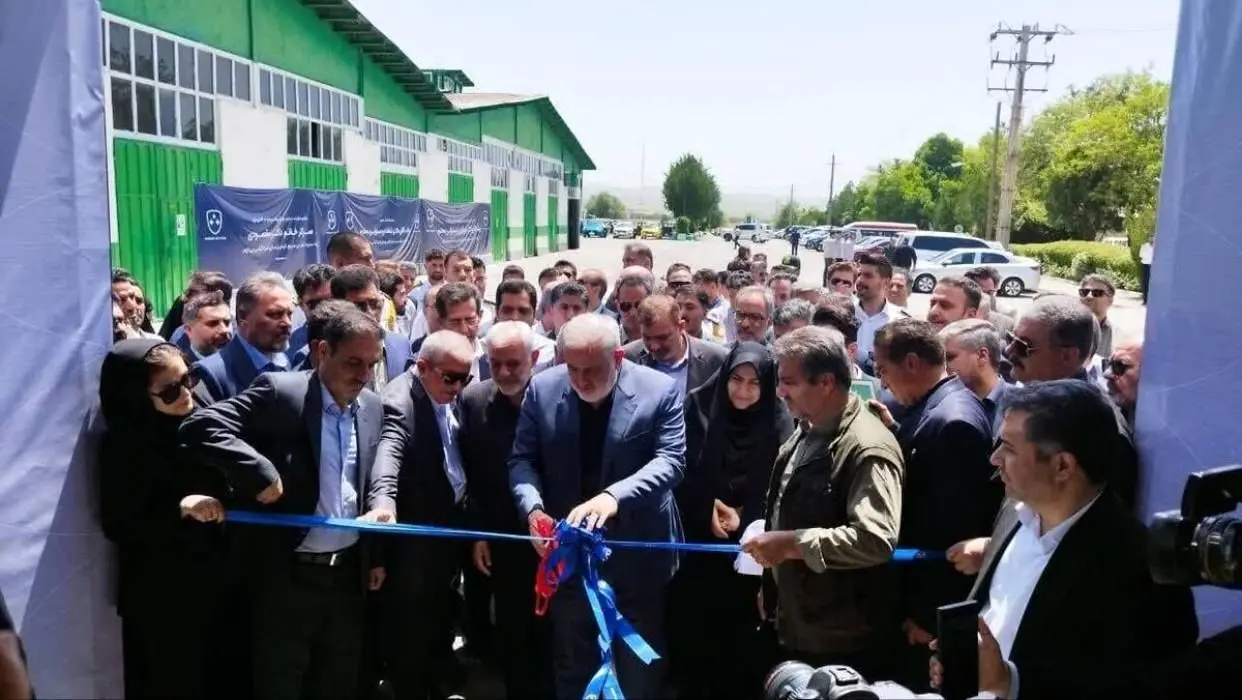 افتتاح شرکت پلاستیک کاران اطلس زاگرس و سایت جدید خودروسازی فردا موتورز با تسهیلات بانک صنعت و معدن و بازدید از چندین واحد تولیدی در بروجرد

