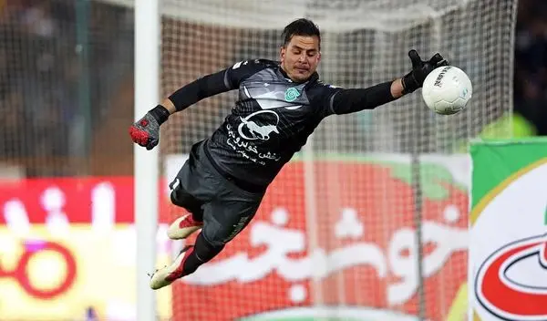 جریمه نقدی و توبیخ کتبی برای دروازه بان پرسپولیس