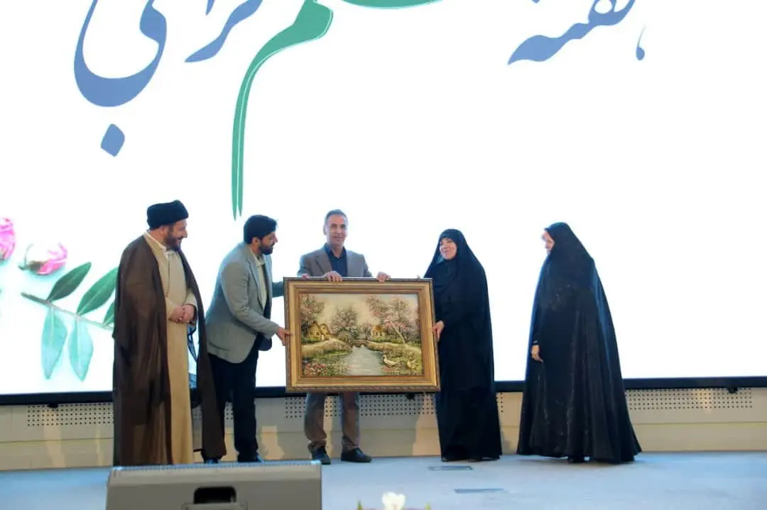 هفته معلم در منطقه13 با تجلیل از 250 فرهنگی به پایان رسید 

