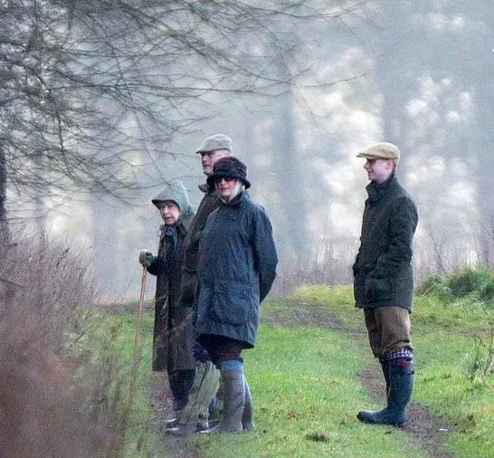 ملکه انگلیس به شکار رفت! + عکس