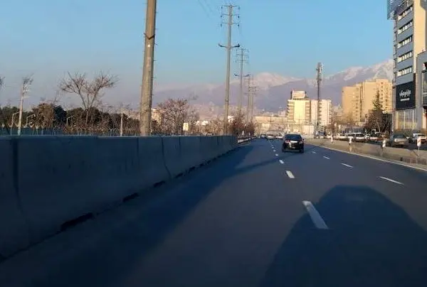 جدا کننده های بتنی جایگزین گاردریل ها در بزرگراه ارتش شد

