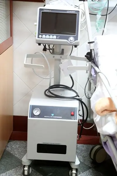 اهدای دستگاه ونتیلاتور از محل عواید موقوفه شیخان و کمک خیرین به بیمارستان علی بن ابیطالب(ع)