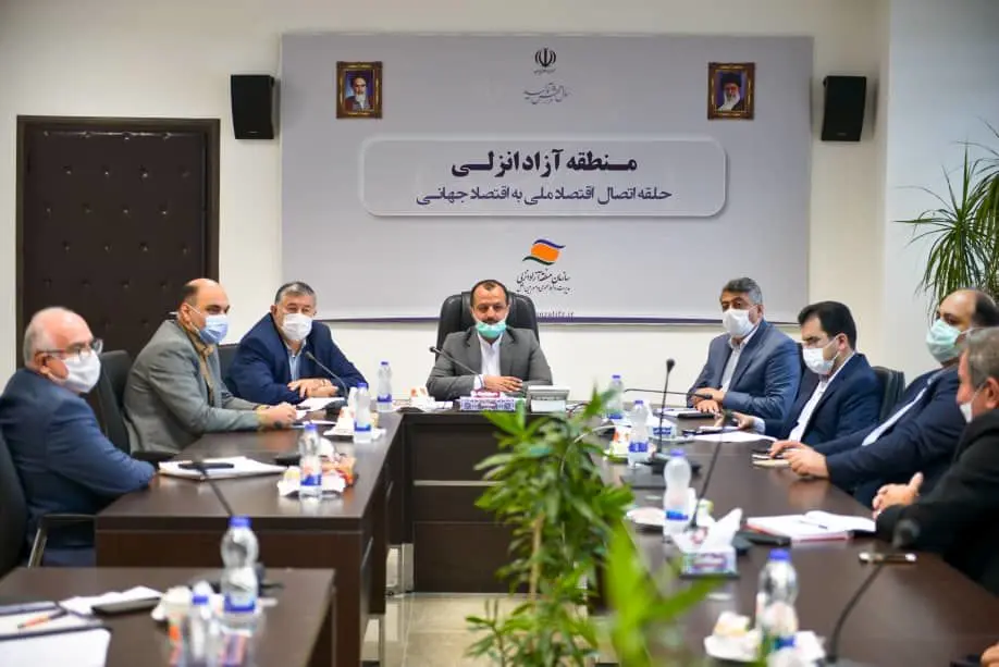 تأکید بر رفع موانع تولید، اجرای قانون مناطق آزاد

