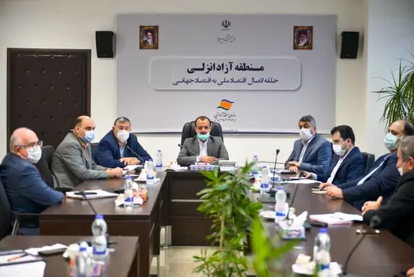تأکید بر رفع موانع تولید، اجرای قانون مناطق آزاد