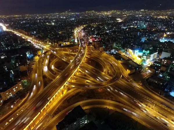 زیر پل سواره رو شهیدان وصالی در منطقه۱۴ روشن تر شد
