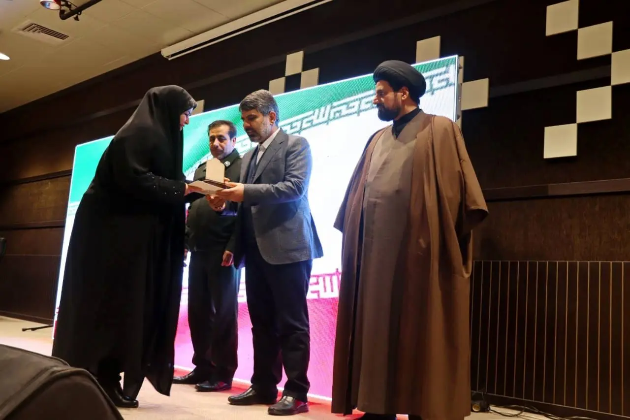 جشن همسران و مادران مدافعان امنیت منطقه۱۱ برگزار شد

