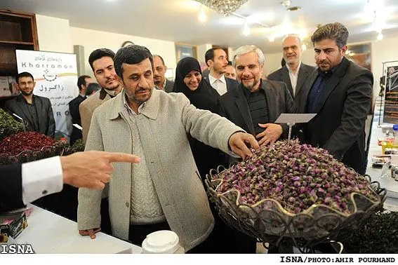احمدی‌ نژاد در مراسم شام غریبان بیت رهبری +عکس