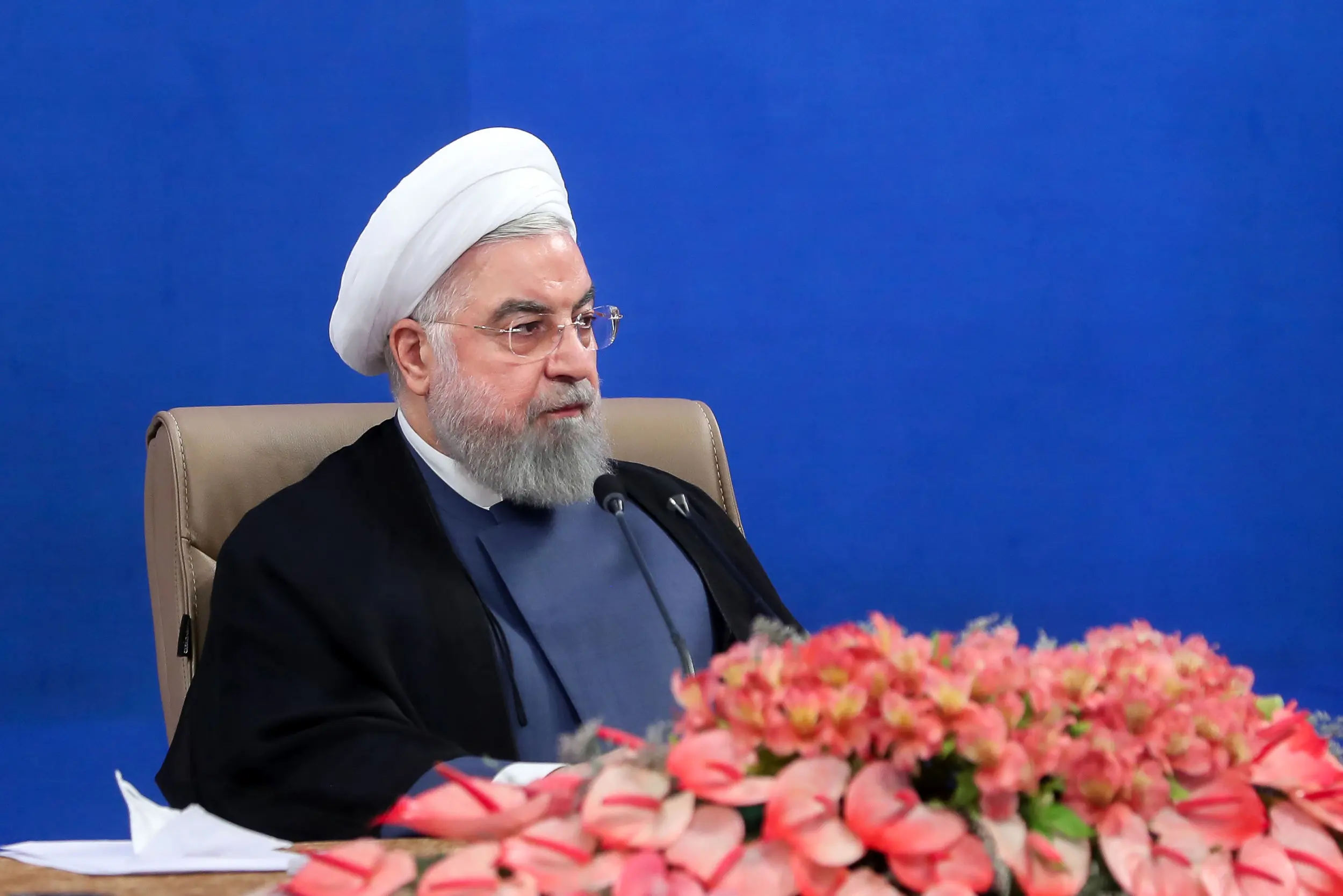 دولت از نقد همراه با پیشنهاد عملی استقبال می کند