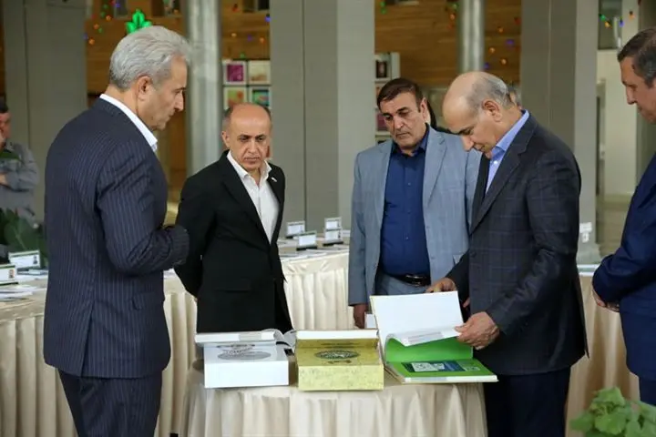 خدارحمی در بازدید از نمایشگاه کتاب همکاران مولف: بانک کشاورزی به وجود همکاران اهل قلم افتخار می کند
