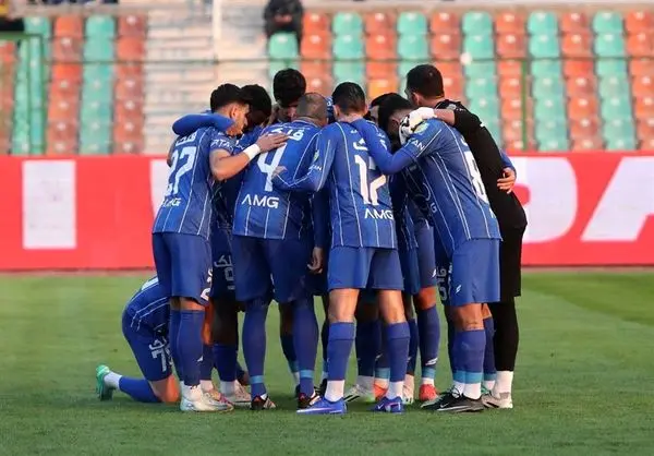 حضور شبانه برخی از بازیکنان استقلال در ساختمان باشگاه