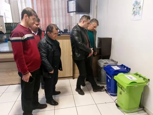 اولین گواهینامه سبز مدیریت پسماند در منطقه هشت به اداره برق نارمک رسید