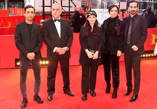 عوامل «دروازهی رؤیاها» بر روی فرش قرمز هفتاد و سومین دوره جشنواره بینالمللی فیلم «برلین»