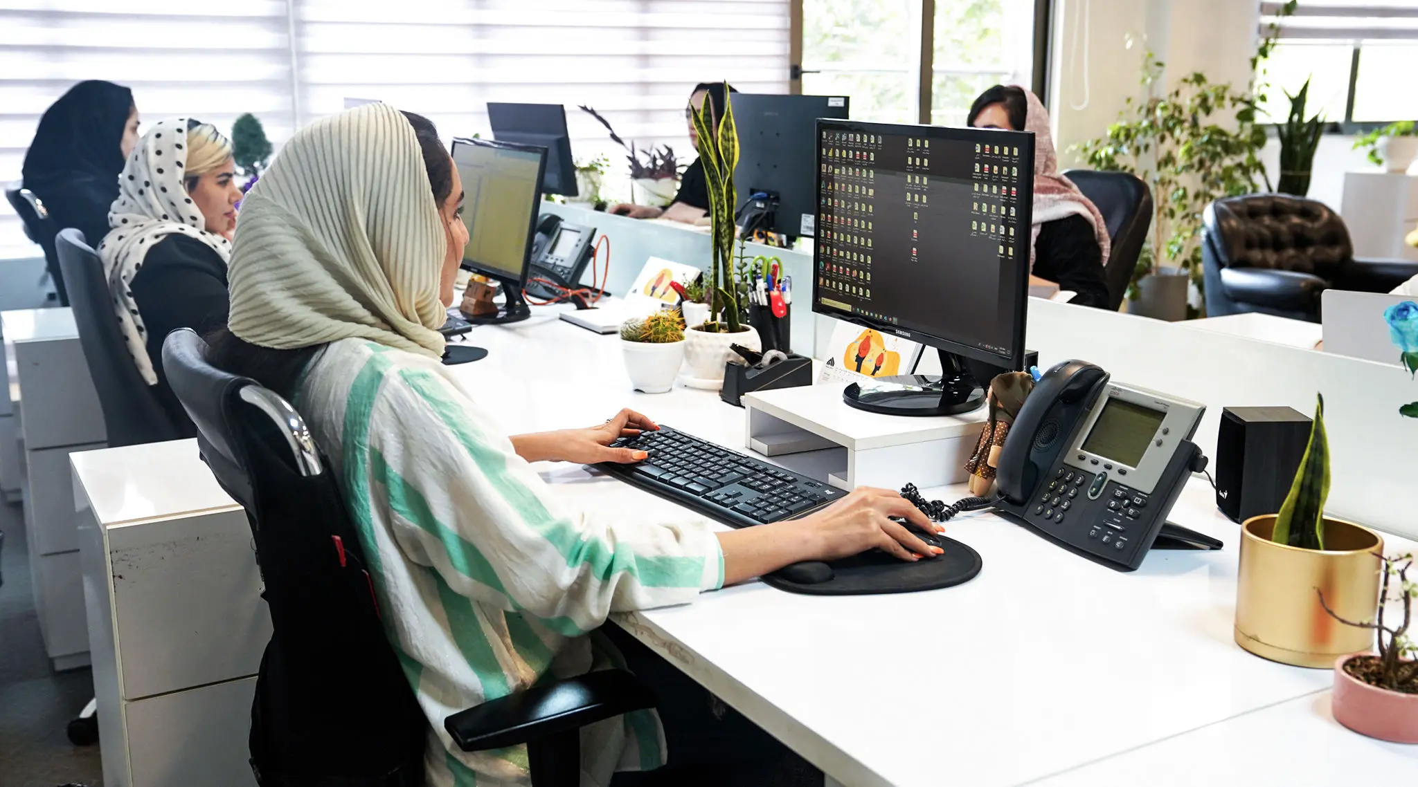 چرا بعضی از شرکت‌ها مرخصی ویژه برای خانم‌ها در نظر می‌گیرند؟

