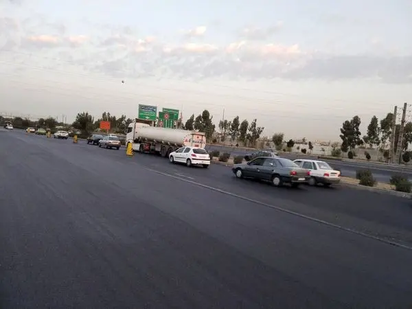 روکش آسفالت بزرگراه آزادگان در محدوده منطقه 19 با پخش 24 هزار و 360 تن ترمیم اساسی شد