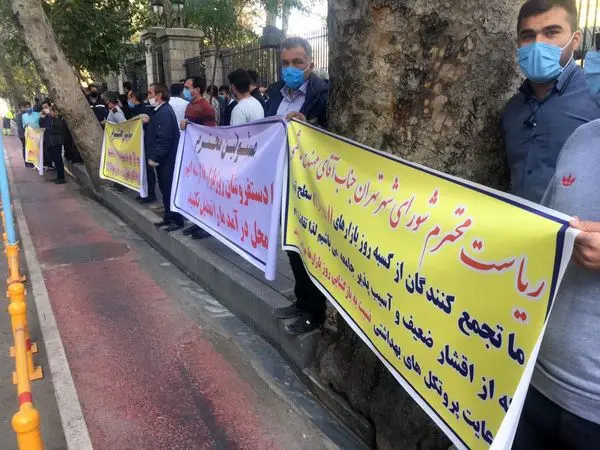 تجمع اعتراضی کسبه روز بازارهای تهران مقابل شورای اسلامی شهر تهران