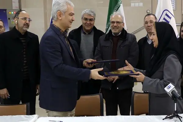 امضای تفاهم نامه همکاری ایران خودرو و مرکز تحقیقات صنایع انفورماتیک