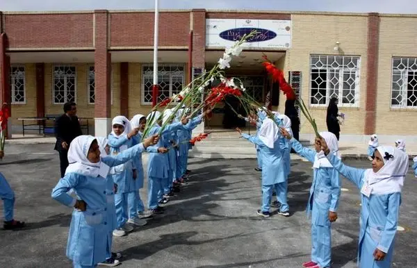 به ازای هرشعبه بانک گردشگری، یک مدرسه می سازیم