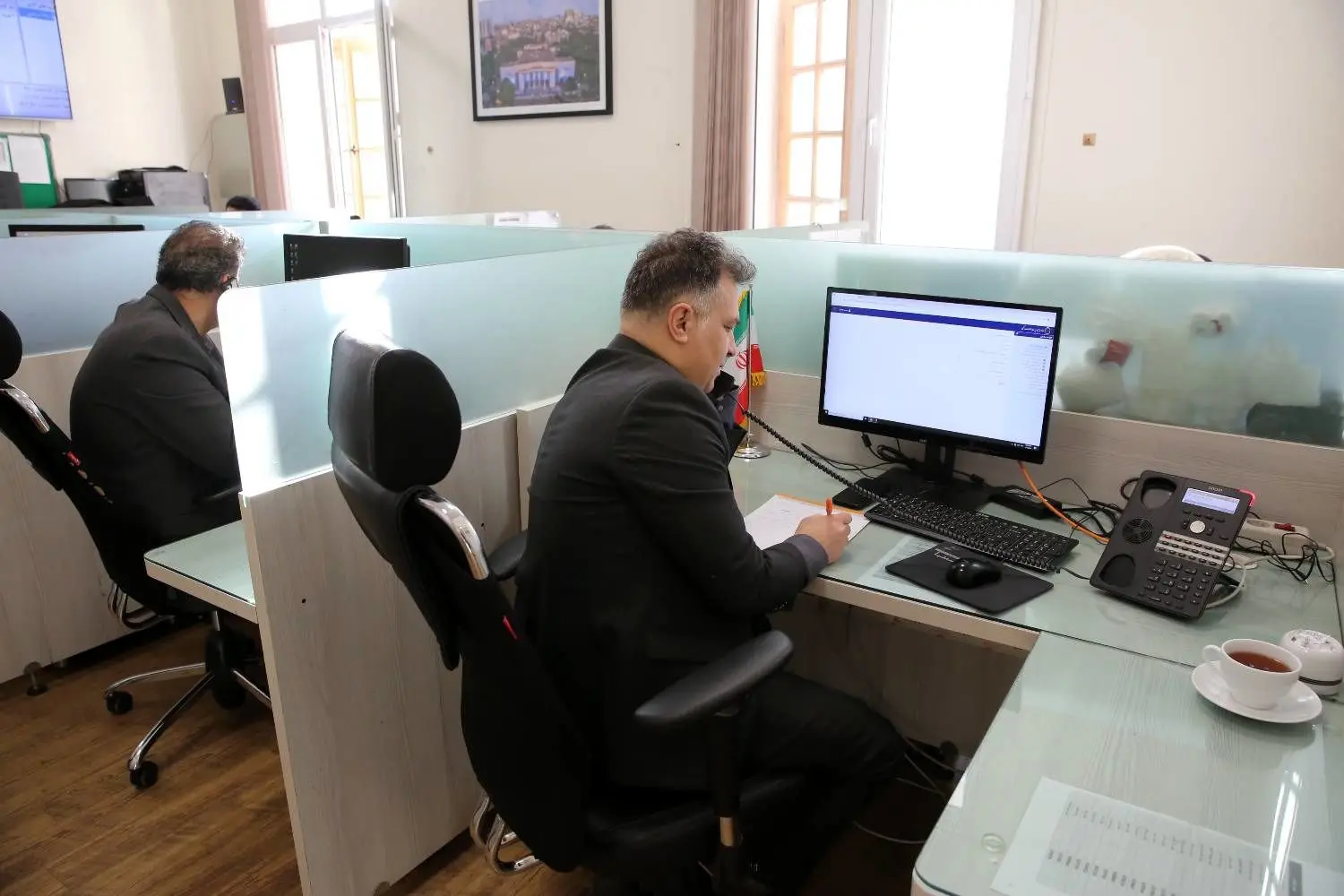 پاسخگویی معاون فناوری اطلاعات و شبکه ارتباطات بانک ملی ایران به سوالات مشتریان

