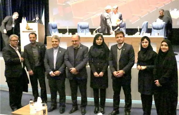 تقدیر دکتر کاردگر از پژوهشگران برتر بیمه دانا
