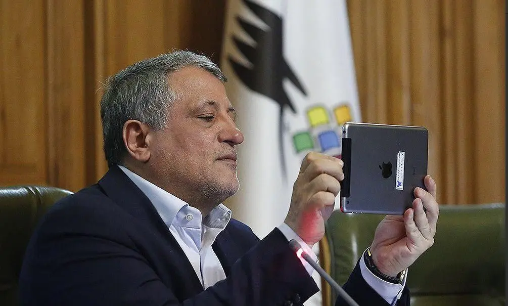 توضیحات محسن هاشمی در مورد تبلت سازمانی مورد استفاده‌اش + عکس