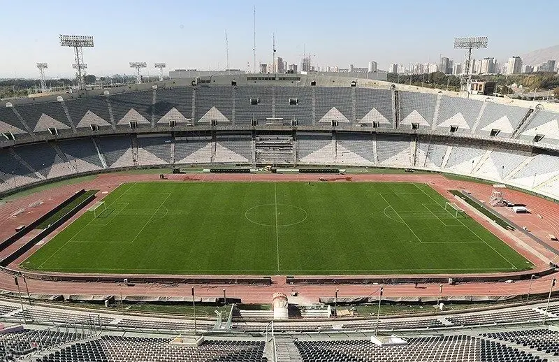 آغاز نصب گیت تماشاگران در ورودی شرقی ورزشگاه آزادی