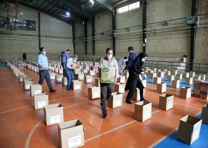 اهدای 600 بسته کمک های مومنانه به خانواده های کم برخوردار منطقه 11

