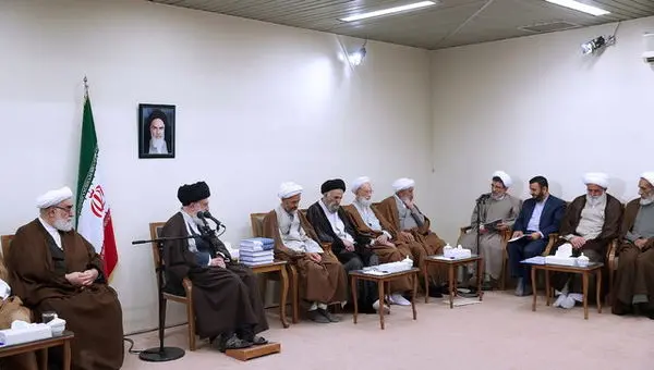 فلسفه باید در حوزه علمیه قم و تهران رواج پیدا کند