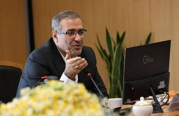 آغاز نهضت درختکاری درمنطقه٦ تهران با اهدای‌ نهال‌ رایگان درختان مثمر