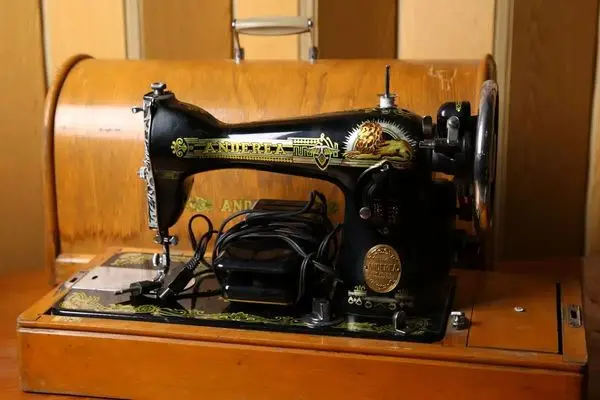 میلیاردر شدن با امید به چرخ خیاطی جهیزیه مادر بزرگ