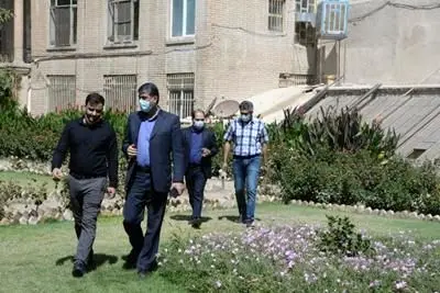 بازدید اعضای کمیسیون اقتصادی، املاک، سرمایه گذاری و گردشگری شورای اسلامی شهر اراک، از ملک حاج باشی واقع در خیابان عضد

