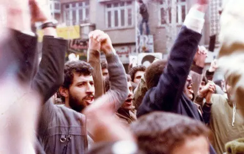 مایلی‌کهن و پروین در تظاهرات علیه شاه + عکس