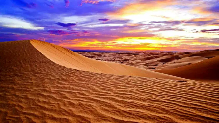 جاذبه‌های کویر ایران و هنر حکاکی بر سنگ‌های قیمتی