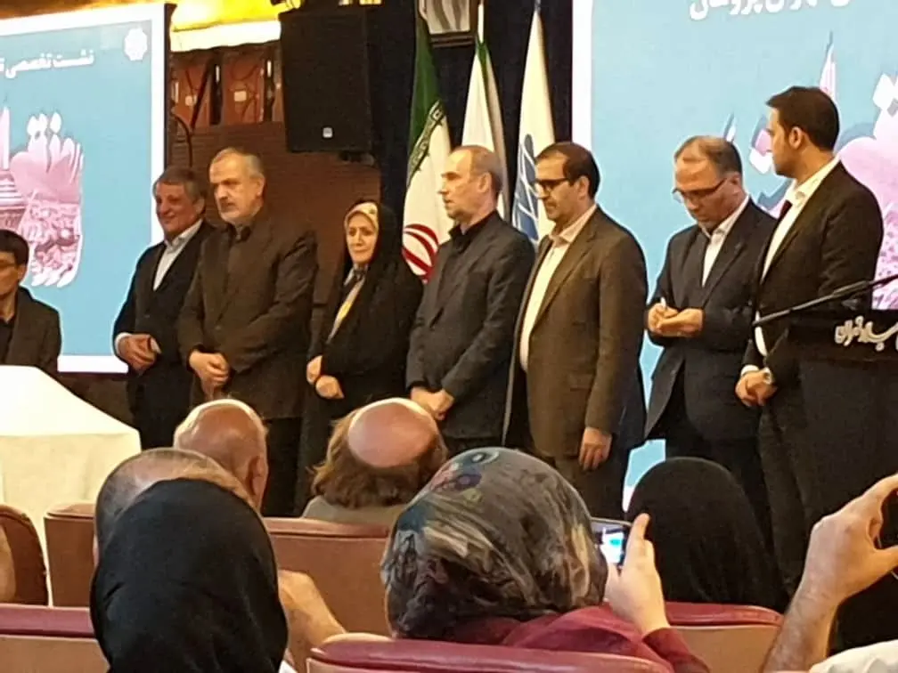 رونمایی از تمبر جاذبه های گردشگری منطقه 2 در برج میلاد

