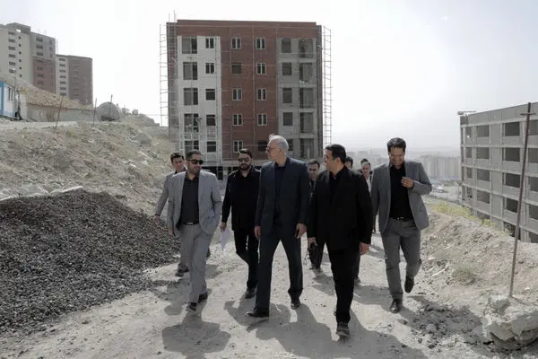 مدیرعامل بانک مسکن از پروژههای نهضت ملی در پردیس بازدید کرد