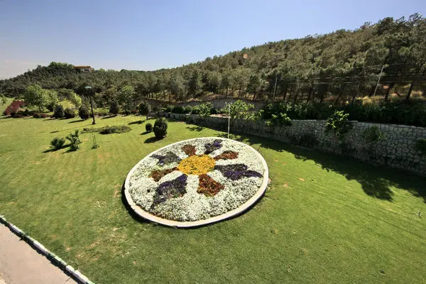 معابر و المان های شهری منطقه 4 نونوار می شود