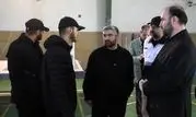 نصب و ترمیم شیشه‌های اماکن آسیب‌دیده نواحی چهارگانه در جنگ تحمیلی سوم با سرعت در حال اجراست

