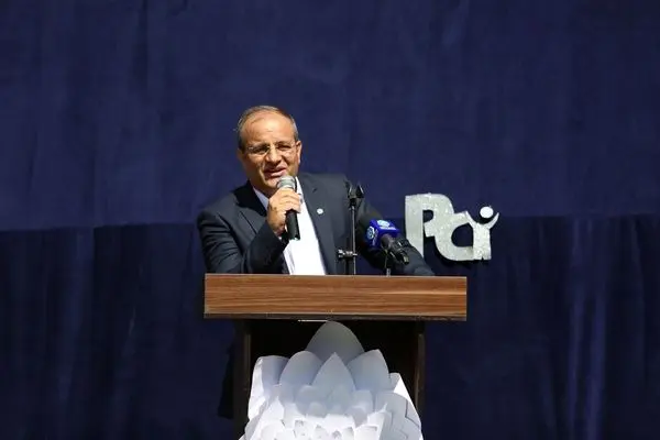 نواختن زنگ آغاز سال تحصیلی توسط مدیرعامل بانک توسعه تعاون