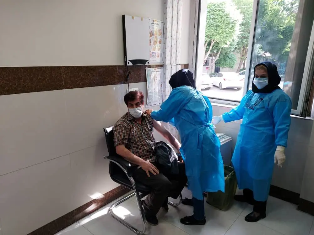 تزریق واکسن کرونا به پاکبانان منطقه ۱۴ 

