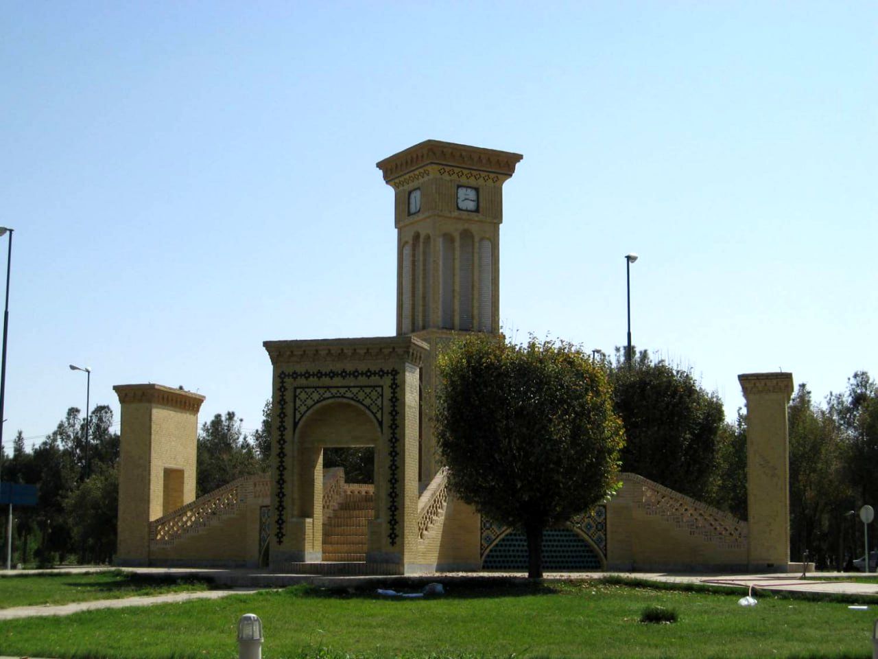 آشنایی مخاطبان اسپانیایی زبان با  جاذبه های شهر بادرود در استان اصفهان

