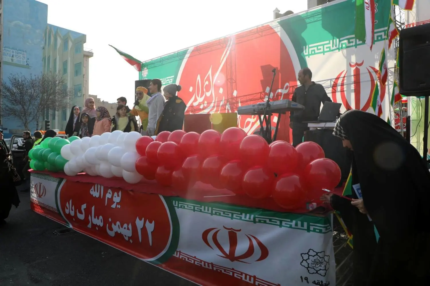 جشن‌های انقلاب با برپایی استیج‌های فرهنگی در محلات منطقه۱۹

