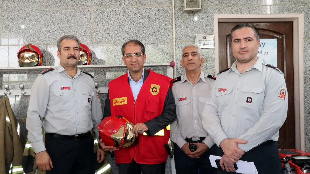 تقدیر از آتش نشانان ایستگاه 33 منطقه9

