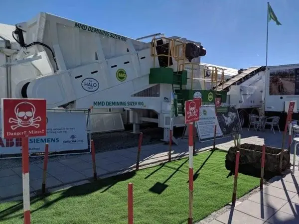 دستگاهی که مینهای جنگی را مثل نقل و نبات میخورد!+تصاویر