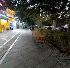  آغاز طرح ساماندهی معابر و جمع‌آوری میز و صندلی اصناف در منطقه۸ 