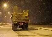 عملیات برف روبی با آماده باش شبانه روزی نیروهای برف روب  منطقه ۴ در حال اجرا است