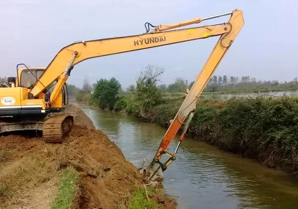 بیش از 23 کیلومتر از رودخانه های استان در جهت آبگذری سیلاب لایروبی شد

