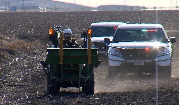 فرار از زندان با تراکتور! + عکس