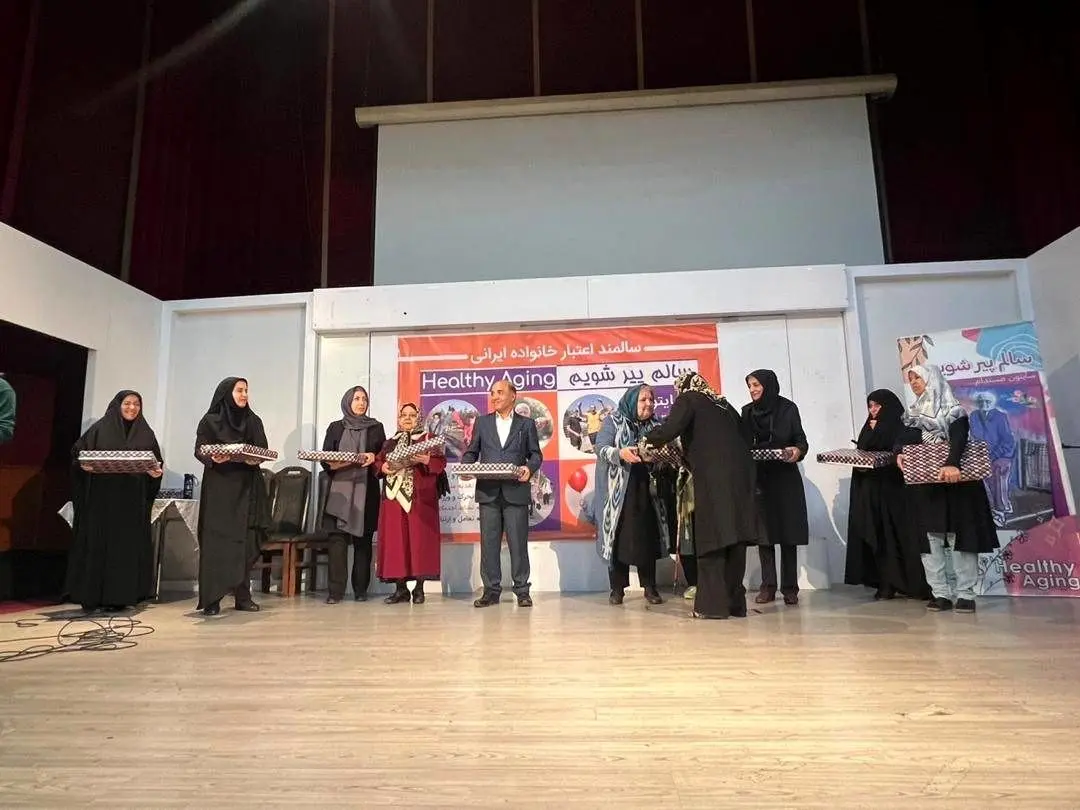 آشنائی ۳۶۰ سالمند در همایش «سالم پیر شویم» با سبک زندگی سالم

